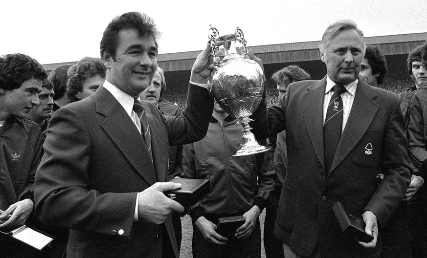 1978: Brian Clough (links) und Assistenztrainer Peter Taylor feiern den Meistertitel.