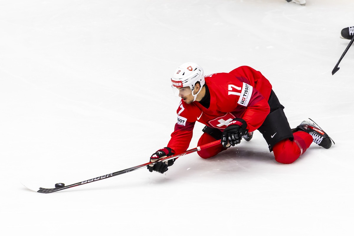 Switzerland's forward Ken Jaeger controls the puck, during the IIHF 2025 World Championship preliminary round group B game between Switzerland and Norway, at the Jyske Bank Boxen, in Herning, Den ...