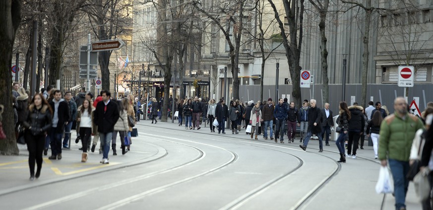 Die Zürcher Bahnhofstrasse ist nicht voll genug: Die Sonntagsverkäufe laufen schlecht.