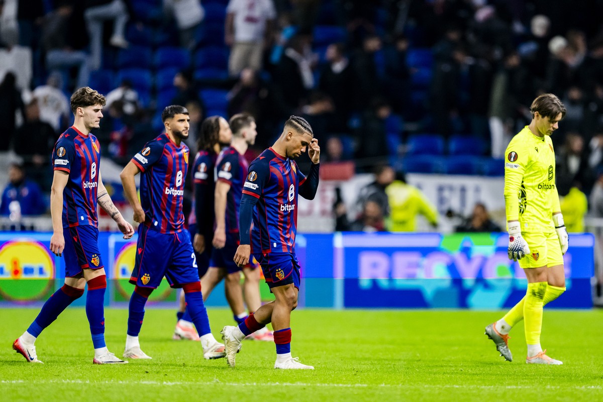 Basel's players show their disappointment during the UEFA Europa League soccer League phase matchday 3 between France's Olympique Lyonnais and Switzerland's FC Basel at the Groupama OL  ...