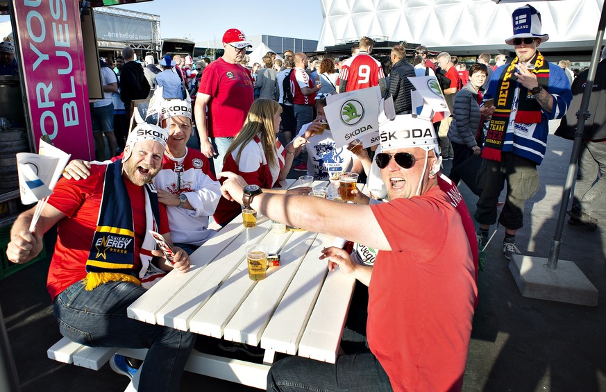 epa06723293 Danish hockey fans before the IIHF World Championship Group B ice hockey match between Finland and Denmark at Jyske Bank Boxen in Herning, Denmark, 09 May 2018. EPA/HENNING BAGGER DENMARK  ...