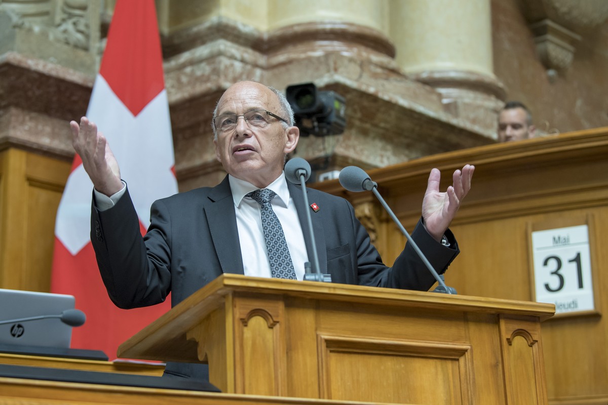 Bundesrat Ueli Maurer aeussert sich waehrend der Sommersession zur Staatsrechnung 2017 am Donnerstag, 31. Mai 2018 im Nationalrat in Bern. (KEYSTONE/Lukas Lehmann)