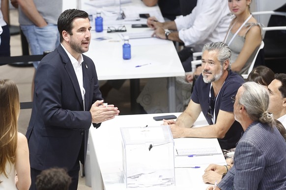 epa13021687 Real Madrid presidential candidate Enrique Riquelme arrives to cast his vote in the Real Madrid presidential elections in Madrid, Spain 07 June 2026. Members of Spanish football club Real  ...