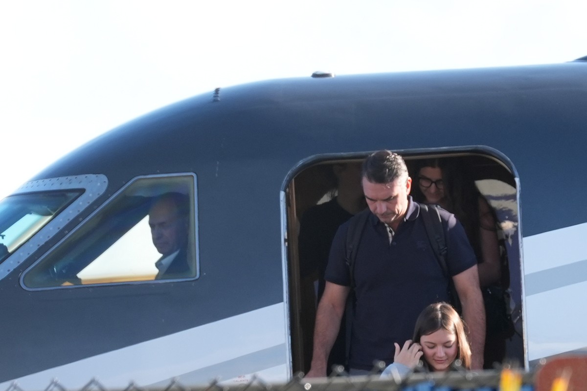 Flávio Bolsonaro arrives at Miami-Opa Locka Executive Airport on Wednesday, Oct. 28, 2026, in Opa-locka, Fla. (AP Photo/Marta Lavandier)
Brazil Election Flavio Bolsonaro