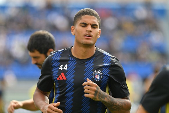 Daniel Denoon Pisa during warmup during Pisa SC vs Udinese Calcio, Italian soccer Serie A match in Pisa, Italy, September 14 2025 PUBLICATIONxNOTxINxITA Copyright: xGabrielexMasotti/IPAxSportx/xipa-ag ...