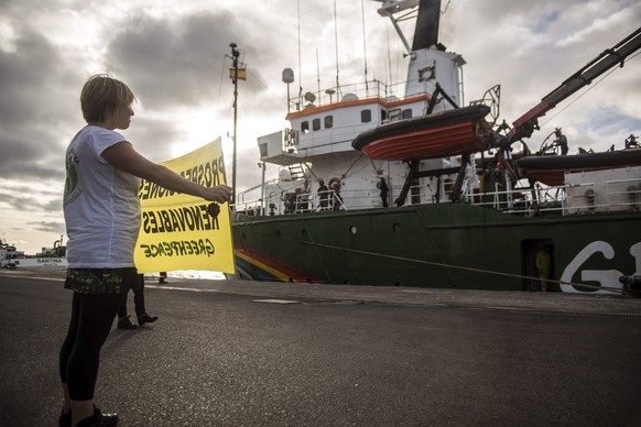 Die Arctic Sunrise verlässt den Hafen der Insel Lanzarote.