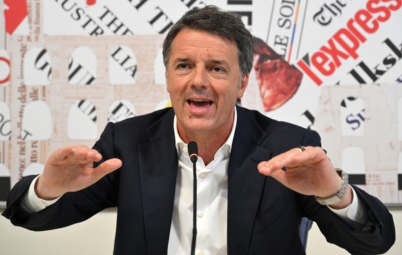 epa11395372 Former Italian Prime Minister and founder of Italian party &#039;Italia Viva&#039; Matteo Renzi speaks to journalists during a press conference of the foreign press association, in Rome, I ...