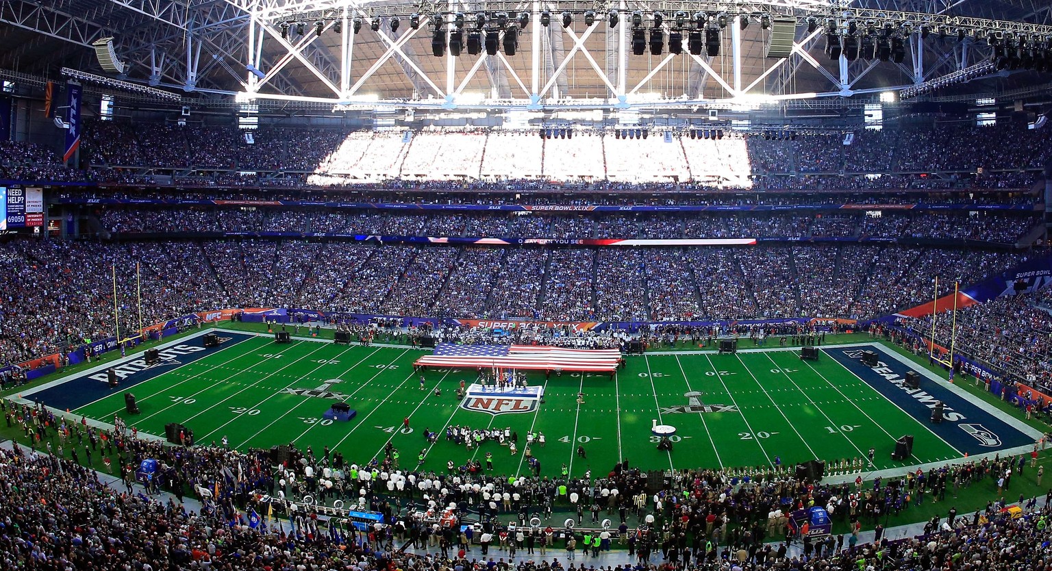 GLENDALE, AZ - FEBRUARY 01: A general view as the national anthem is performed prior to Super Bowl XLIX at University of Phoenix Stadium on February 1, 2015 in Glendale, Arizona. Jamie Squire/Getty Im ...