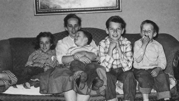 1942 wird im US-Bundesstaat Pennsylvania ein Bub geboren, der später zu höchsten politischen Weihen gelangen sollte: Joseph Robinette Biden, genannt «Joe». Joe ist eines von vier Kindern, die Bidens e ...