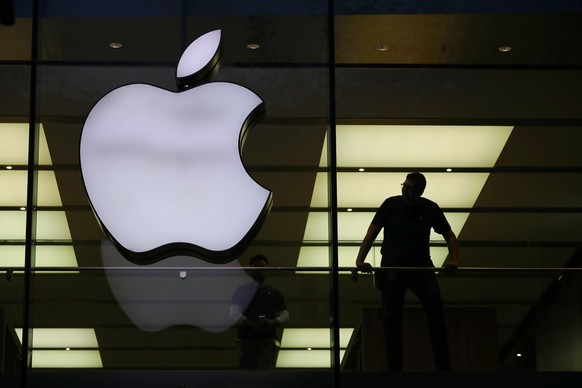 epa06920372 (FILE) - A silhouette next to an Apple during the sale start of the new iPhone X at the Apple store Grosse Bockenheimer Strasse in Frankfurt, Germany, 03 October 2017 (reissued 31 August 2 ...