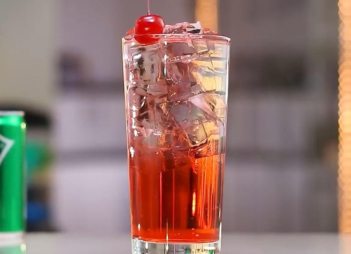 Bend Over Shirley cocktail drinks trinken alkohol 1980s https://tipsybartender.com/recipe/bend-over-shirley/
