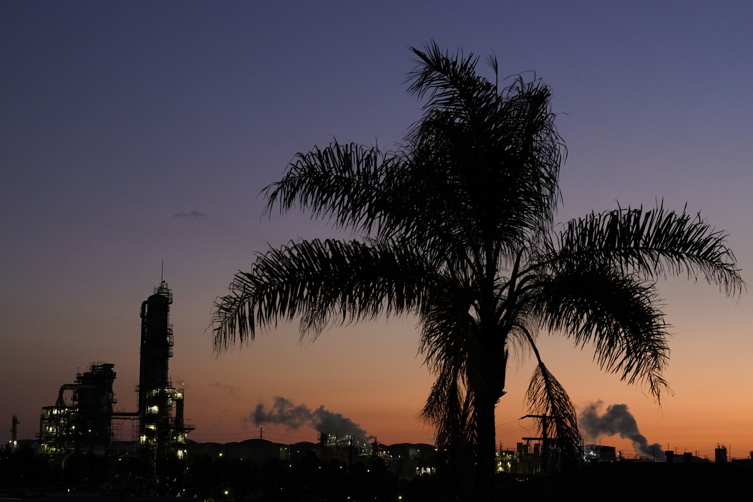 The Chevron Products Company El Segundo refinery is seen on Monday, Oct. 23, 2023, in El Segundo, Calif. Chevron is buying Hess Corp. for $53 billion and it&#039;s not even the biggest acquisition in  ...