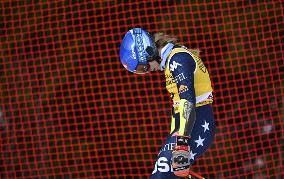 epaselect epa11948490 Mikaela Shiffrin of the USA reacts after dropping out during the first run of the Women&#039;s Giant Slalom at the FIS Alpine Skiing World Cup in Are, Sweden, 08 March 2025. EPA/ ...