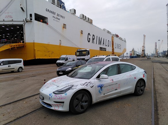 Der Tesla im Hafen von Haifa.