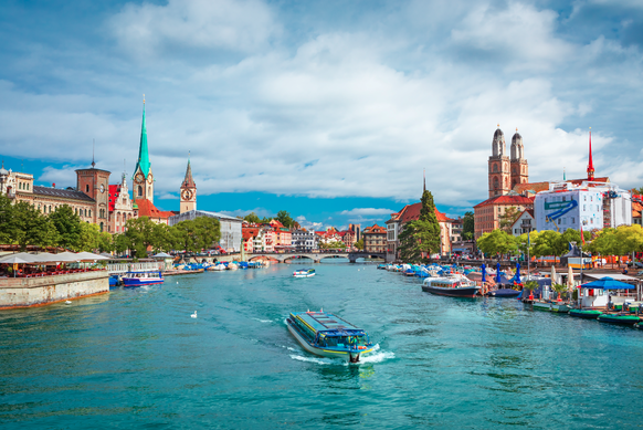 Zuerich, Altstadt, Grossmuenster, Limmatschiff, Limmat