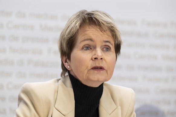 Brigitte Haeberli-Koller, Staenderaetin die Mitte, spricht waehrend einer Medienkonferenz ueber das ueberparteiliche Nein-Komitee zur 13. AHV-Rente in Bern, am Dienstag, 23. Januar 2024}. (KEYSTONE/An ...