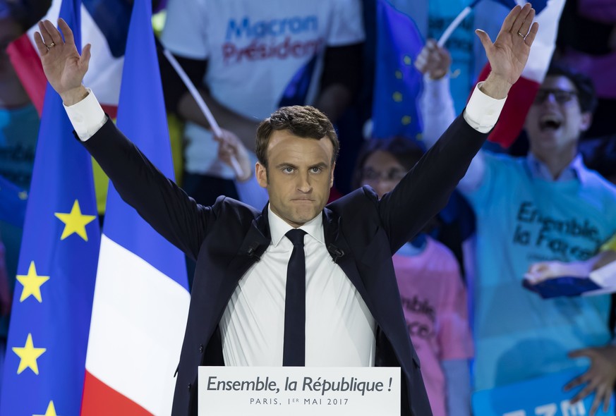 epa05939310 French presidential election candidate for the &#039;En Marche!&#039; (Onwards!) political movement, Emmanuel Macron waves to supporters after delivering a speech during a rally in Paris,  ...