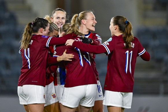 epa11924568 Players of Norway celebrate scoring a goal during the UEFA Women&#039;s Nations League soccer match between Norway and Switzerland in Stavanger, Norway, 25 February 2025. EPA/Carina Johans ...