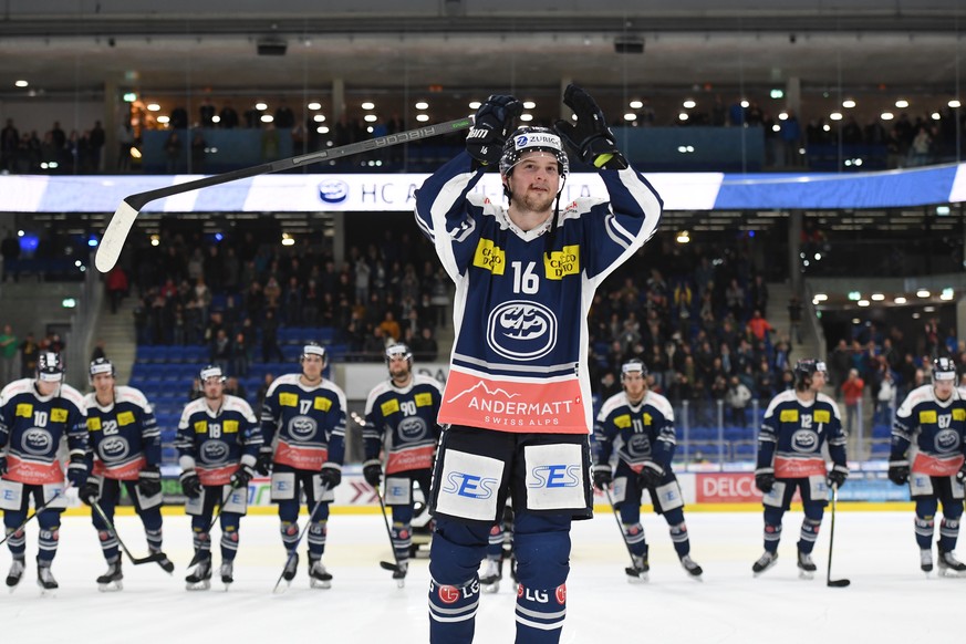 Ambri&#039;s player Dominic Zwerger celebrates the 3-1 victory with his teammates and the fans, during the match of National League Swiss Championship between HC Ambri-Piotta and the SCL Tigers at the ...