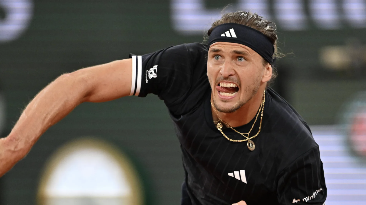 Alexander Zverev ne se sépare jamais de ses bijoux, pas même en plein match.