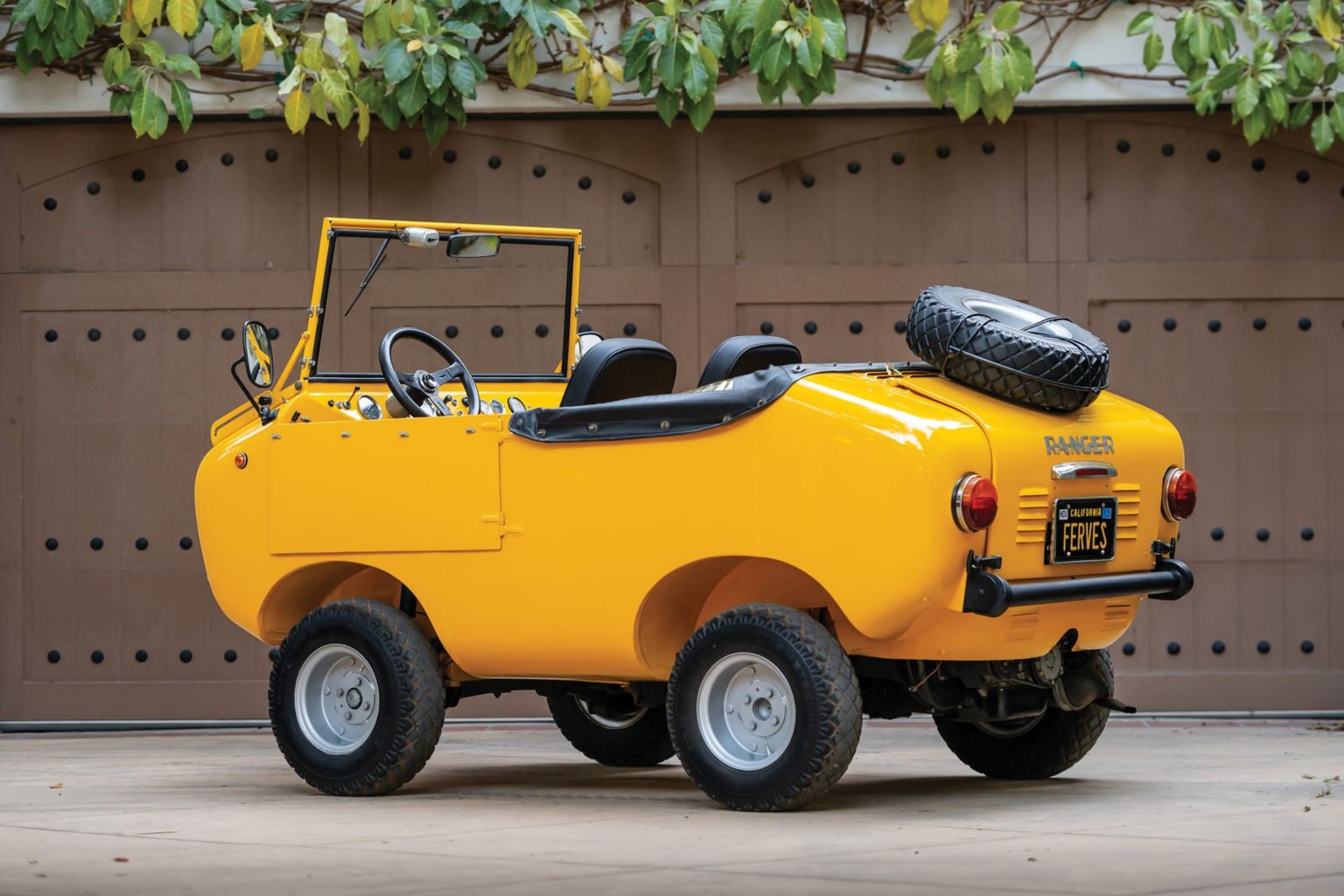 Ferves Ranger Fiat 500 jeep retro auto 

https://silodrome.com/ferves-ranger/