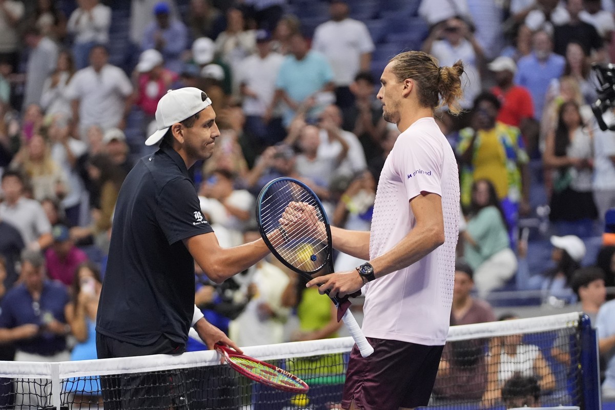 Alejandro Tabilo, left, of Chile, congratulates Alexander Zverev, of Germany, after Zverev won their 3-0 in the third round of the U.S. Open tennis championships, early Sunday, Sept. 6, 2026, in New Y ...