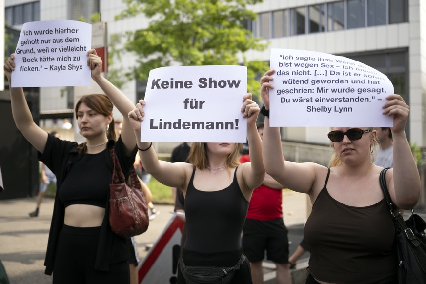 Participants from Young Socialists Switzerland (JUSO), Campax, and feminist collective Bern (feministischem Kollektiv Bern) protest prior to a concert of German band Rammstein at the Wankdorf Stadion, ...