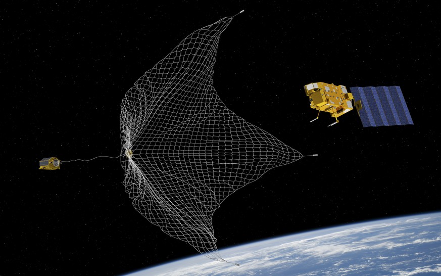 So etwa könnte  der e.Deorbit-Satellit einen ausgedienten Satelliten einfangen. 