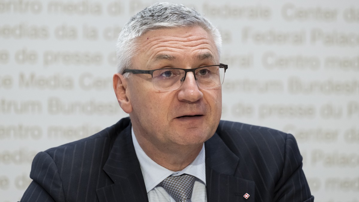 Nationalrat Andreas Glarner (ZH) spricht an einer Medienkonferenz der SVP zur Schweizer Asylpolitik, am Dienstag, 31. Januar 2023, in Bern. (KEYSTONE/Anthony Anex)