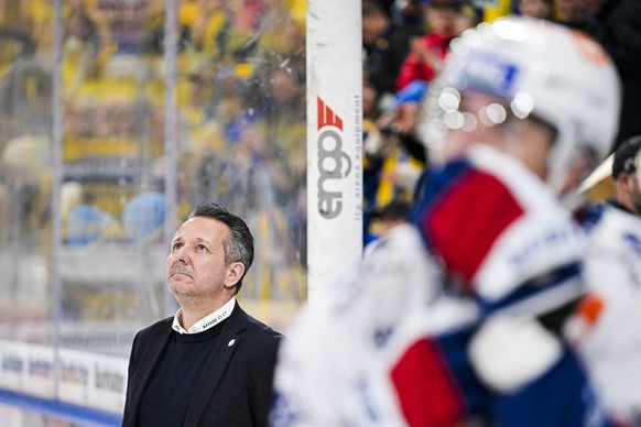 ARCHIV - Head Coach Marco Bayer (ZSC) beim fuenften Eishockey Playoff Halbfinalspiel der National League zwischen HC Davos (HCD) und ZSC Lions (ZSC), am Sonntag, 12. April 2026, in der zondacrypto-Are ...
