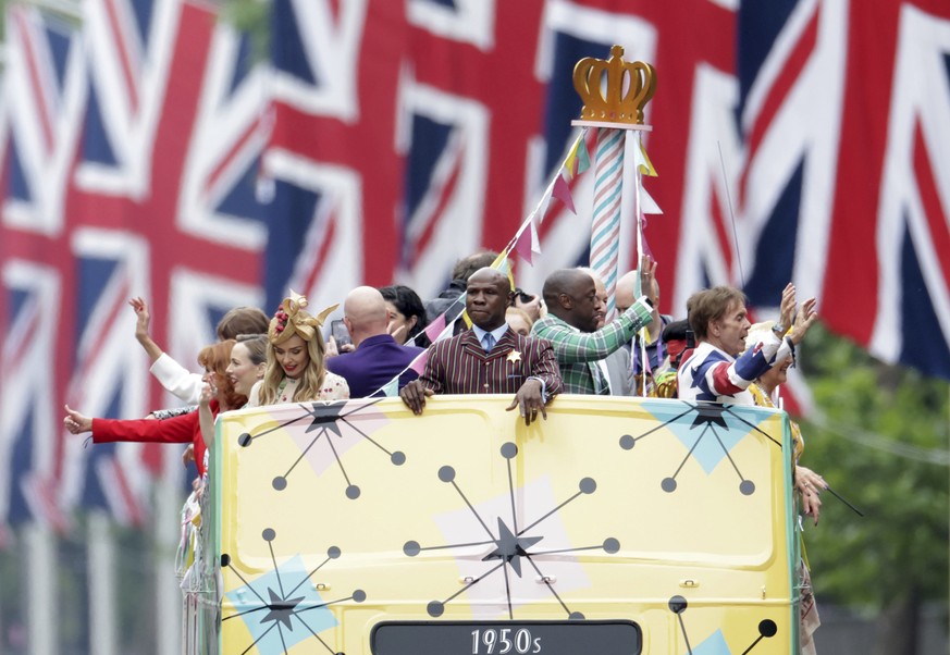 From left, Catherine Jenkins, Chris Eubank, Giles Terera and Cliff Richard ride a bus, during the Platinum Jubilee Pageant, in London, Sunday June 5, 2022, on the last of four days of celebrations to  ...