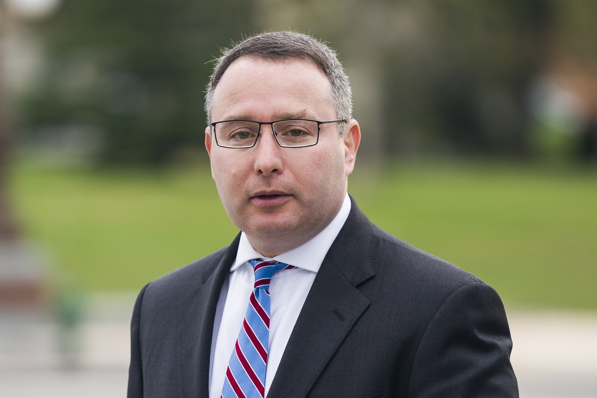 epa07978724 White House Ukraine expert Alexander Vindman arrives to review his testimony amid the US House of Representatives' impeachment inquiry into President Trump outside the US Capitol in W ...