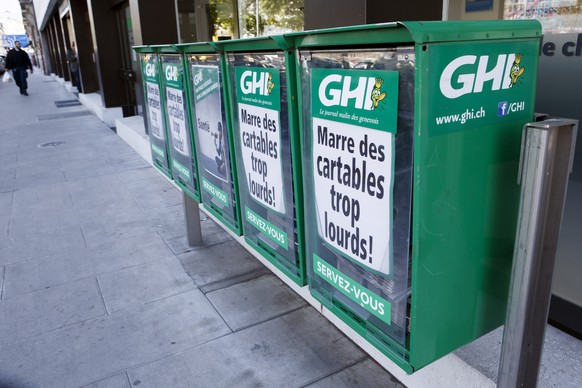 Les caissettes du journal gratuit GHI photographiee devant la redaction de GHI, ce mercredi 18 avril 2018 a Geneve. Tamedia rachete la Basler Zeitung a la societe Zeitungshaus, dont Christoph Blocher  ...