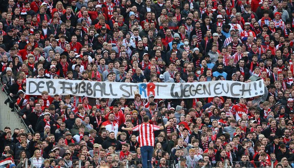 Koeln - RB Leipzig / 04.02.2023 Köln, 04.02.2023, RheinEnergieSTADION, Fussball, Bundesliga, Spieltag 19 , 1. FC KÖLN vs. RB LEIPZIG , Im Bild: Fans des 1. FC Köln zeigen Anti Red Bull Transparente. D ...