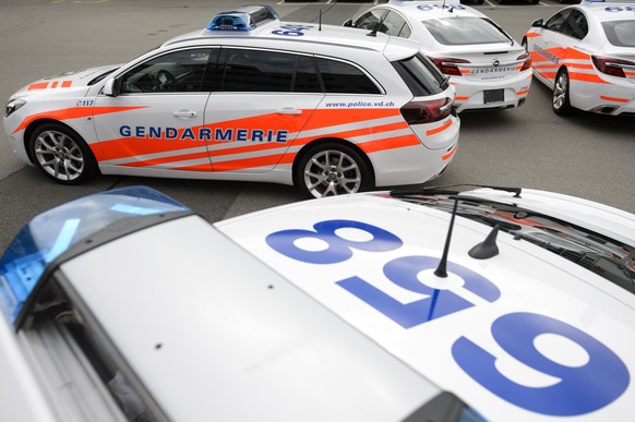 Une nouvelle voiture Opel Insigna OPC de la Police Cantonale Vaudoise est photographiee lors de sa presentation ce mardi 9 septembre 2014 au centre de la Blecherette a Lausanne. (KEYSTONE/Laurent Gill ...