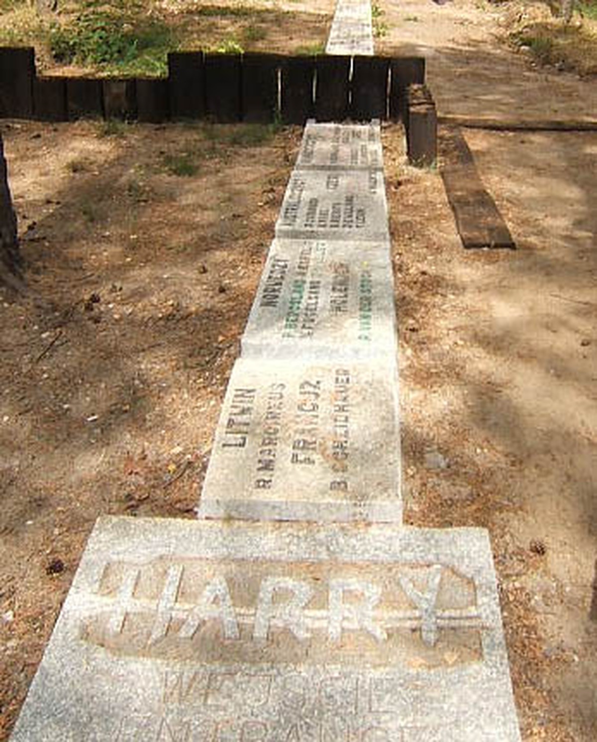 Der Anfang des Tunnels, heute ein Denkmal.