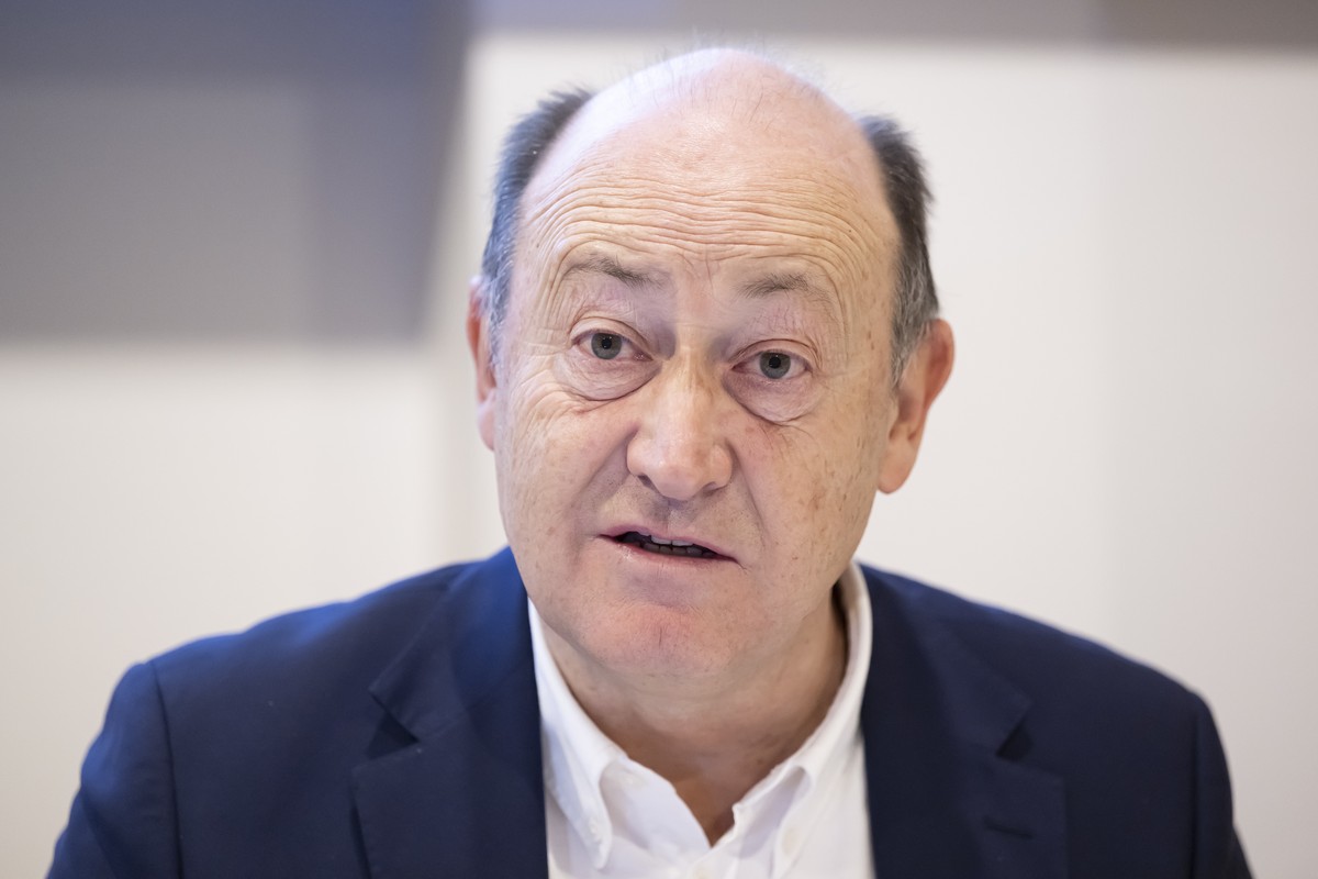 Pierre-Daniel Senn, Vizepraesident Schweizerischer Gewerbeverband sgv und Unternehmer aus dem Kanton Neuenburg spricht waehrend einer Medienkonferenz des Schweizerischen Gewerbeverbandes (SGV) zum Sti ...