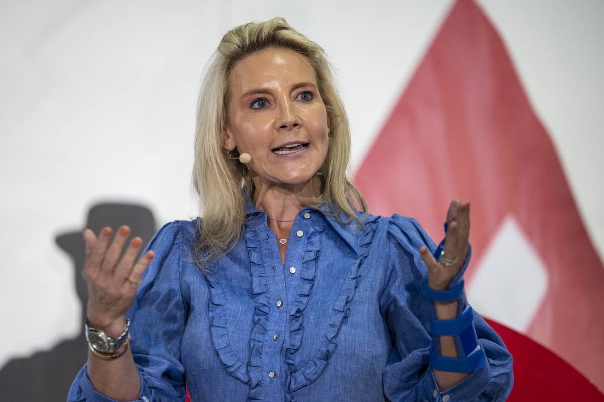 Nationalraetin Celine Amaudruz, GE, nimmt an einer Podiumsdiskussion zur geplanten Grenzschutzinitiative teil, an der Delegiertenversammlung der SVP Schweiz, am Samstag, 17. August 2024 in Leuk. (KEYS ...