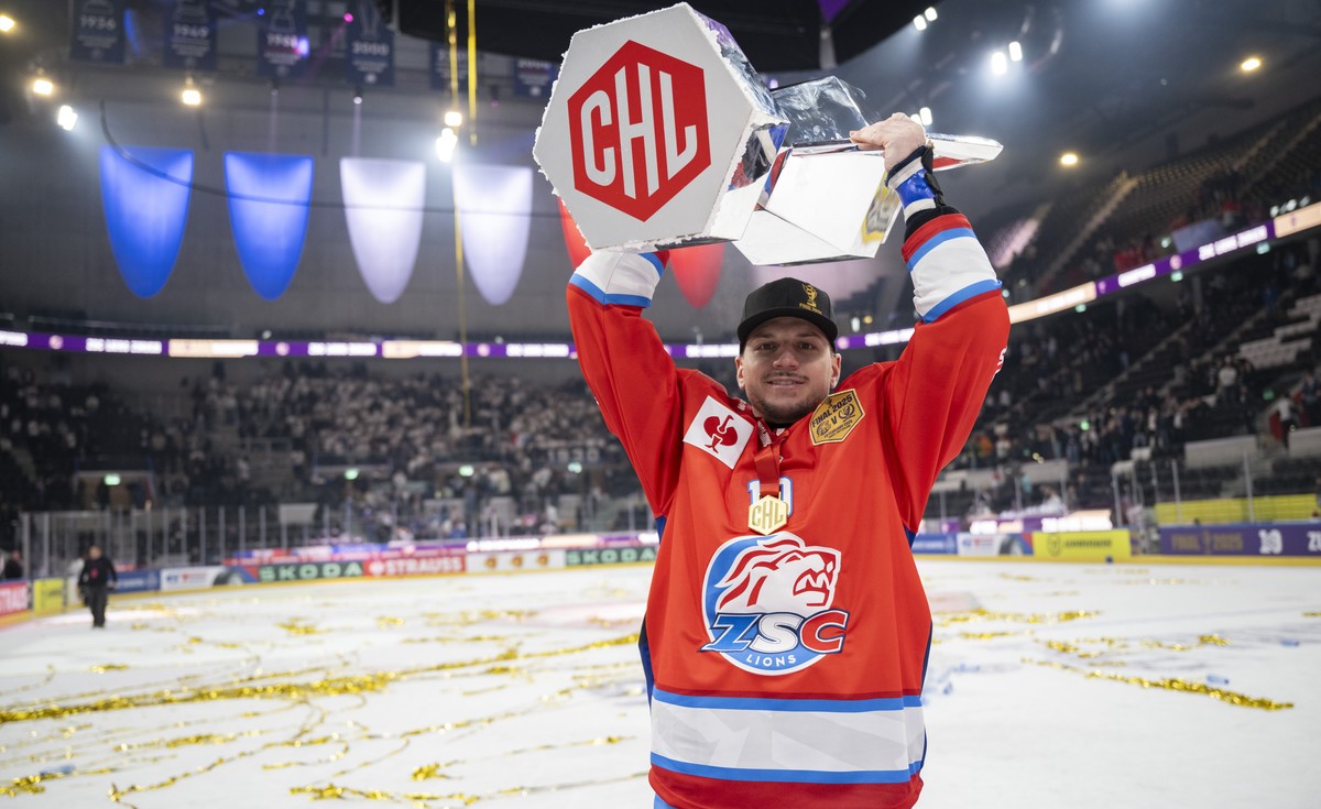 epa11906261 Sven Andrighetto (ZSC) lifts the trophy after winning the Champions Hockey League final game between Switzerland's ZSC Zurich and Sweden's Farjestad Karlstad, at the Swiss Life A ...