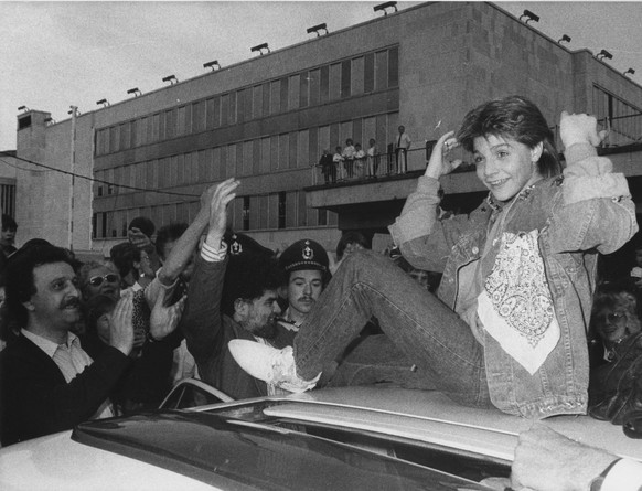 - ZAVENTEM, BELGIUM : (FILE) This file picture dated 04 May 1986 shows Belgian singer Sandra Kim as she arrives at Brussels International Airport in Zaventem after winning (1986) the 31st edition of T ...