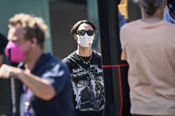 epa09319727 Chinese Formula One driver Guanyu Zhou (C) arrives for the third practice session of the Formula One Grand Prix of Austria at the Red Bull Ring in Spielberg, Austria, 03 July 2021. The 202 ...