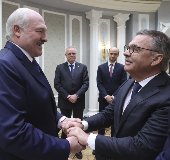 Zu Besuch beim Diktator: Fasel (rechts) im Januar bei einem Treffen mit Lukaschenko in Minsk.
