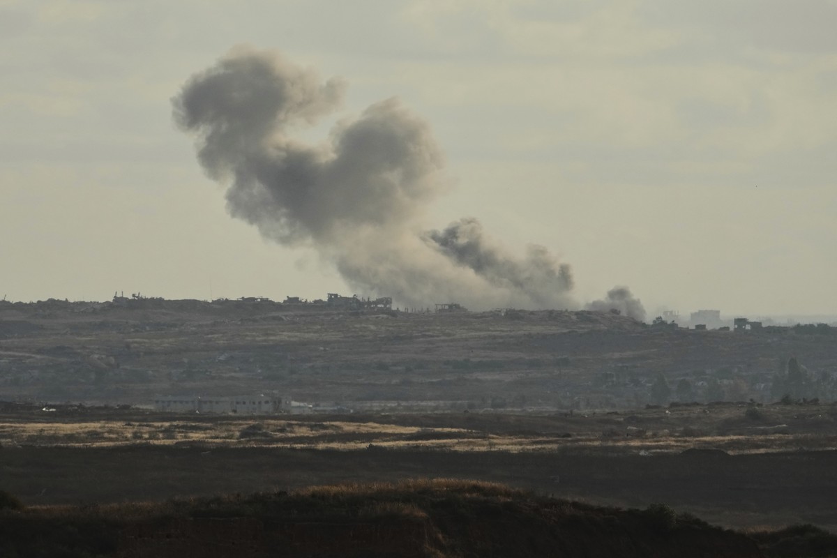Smoke rises following an Israeli airstrike in the Gaza Strip, as seen from southern Israel, Sunday, May 4, 2025. (AP Photo/Ariel Schalit)
Israel Palestinians