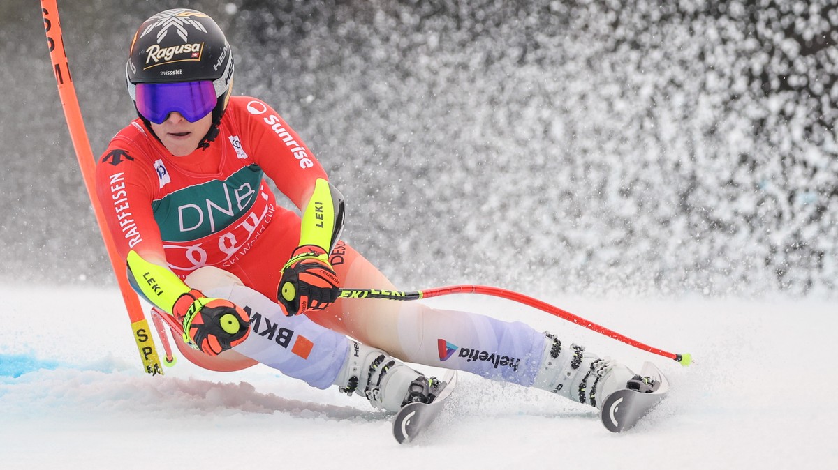 epa11192917 Lara Gut-Behrami of Switzerland during the women's Super G race at the FIS Alpine Skiing World Cup in Kvitfjell, Norway, 02 March 2024. EPA/Geir Olsen NORWAY OUT