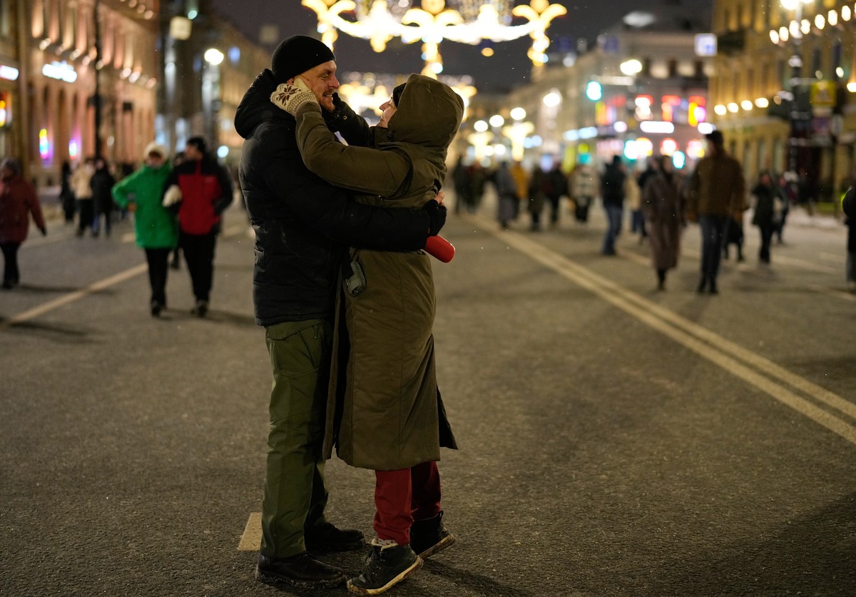 A couple embraces during celebration of the New Year in St. Petersburg, Russia, early Thursday, Jan. 1, 2026. (AP Photo/Dmitri Lovetsky)
New Year's Eve Russia