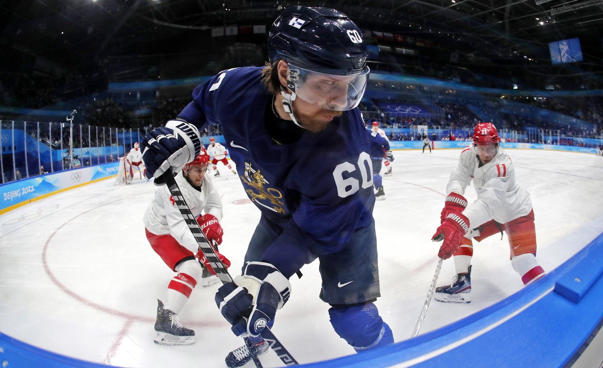 epa09773677 Markus Granlund of Finland in action during Men's Ice Hockey gold medal match between Finland and the Russian Olympic Committee at the Beijing 2022 Olympic Games, Beijing, China, 20 F ...