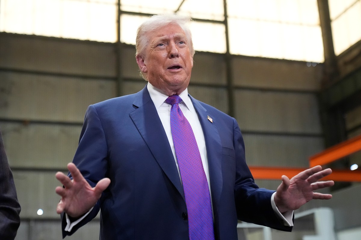 President Donald Trump visits Coosa Steel Corporation in Rome, Ga., Thursday, Feb. 19, 2026. (AP Photo/Mark Schiefelbein)
Donald Trump