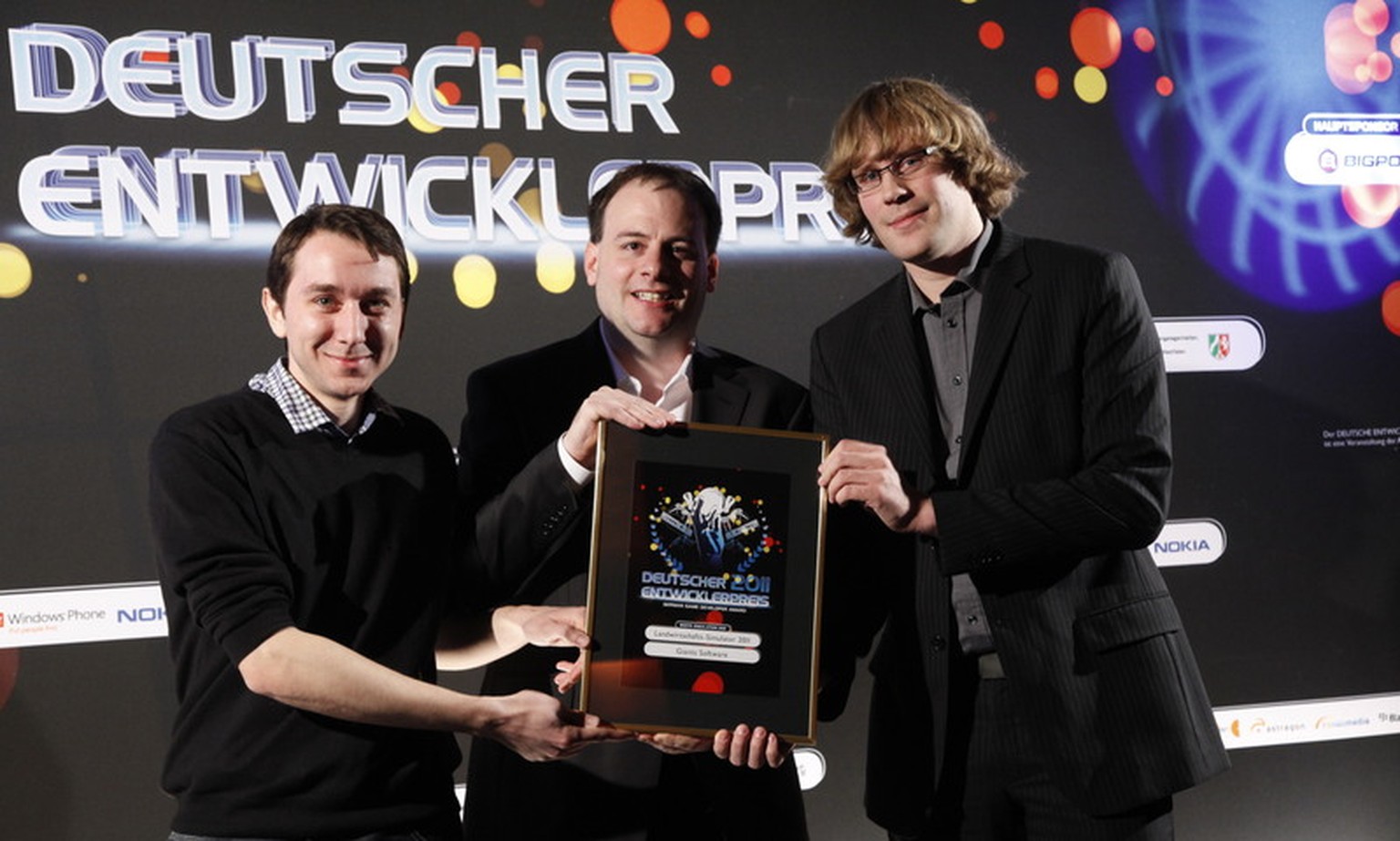 Die Köpfe von Giants: v.l. Mitinhaber Thomas Frey, CEO Christian Ammann und Lead Programmer Stefan Geiger bei der Verleihung des deutschen Entwicklerpreises 2011.