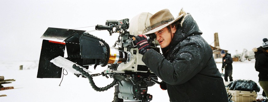 THE HATEFUL EIGHT, director Quentin Tarantino, on set, 2015. ph: Andrew Cooper / The Weinstein Company / Courtesy Everett Collection Weinstein Company/Courtesy Everett Collection ACHTUNG AUFNAHMEDATUM ...
