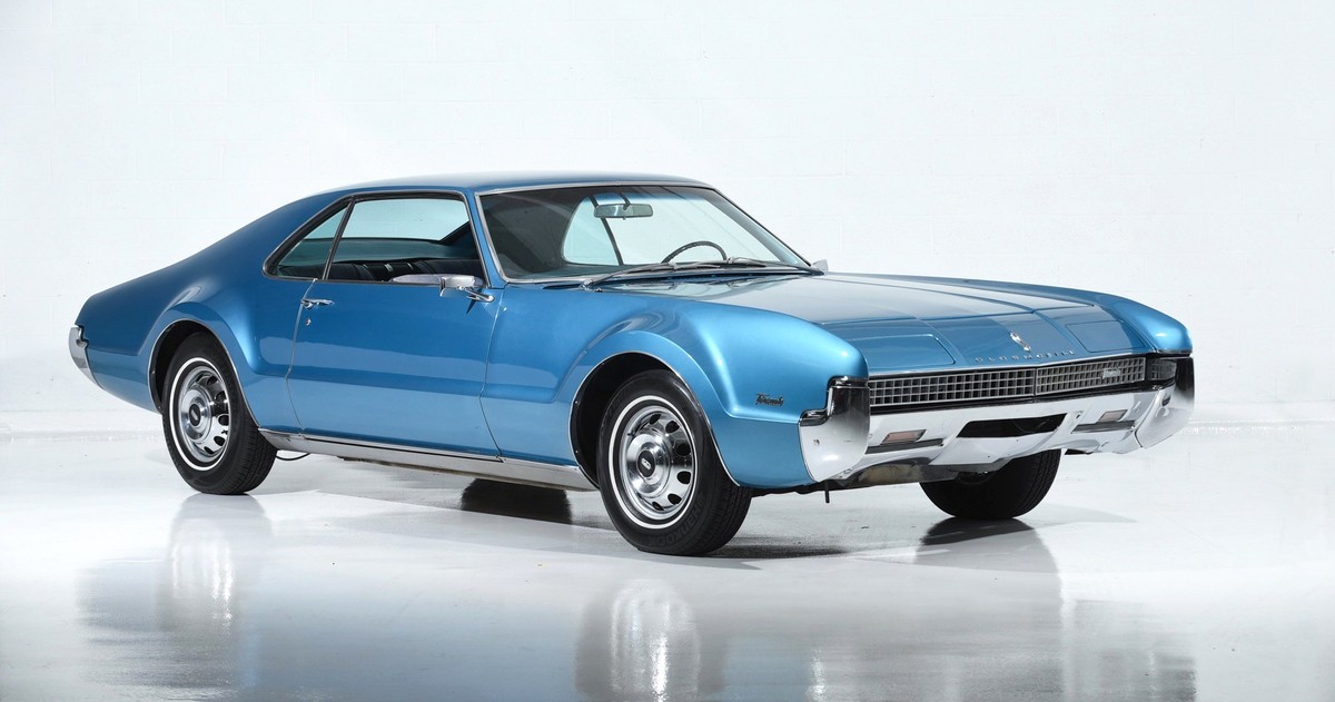 1967 Oldsmobile Toronado. Front wheel drive GM muscle car. https://www.motorcarclassics.com/1967-oldsmobile-toronado-c-220.htm